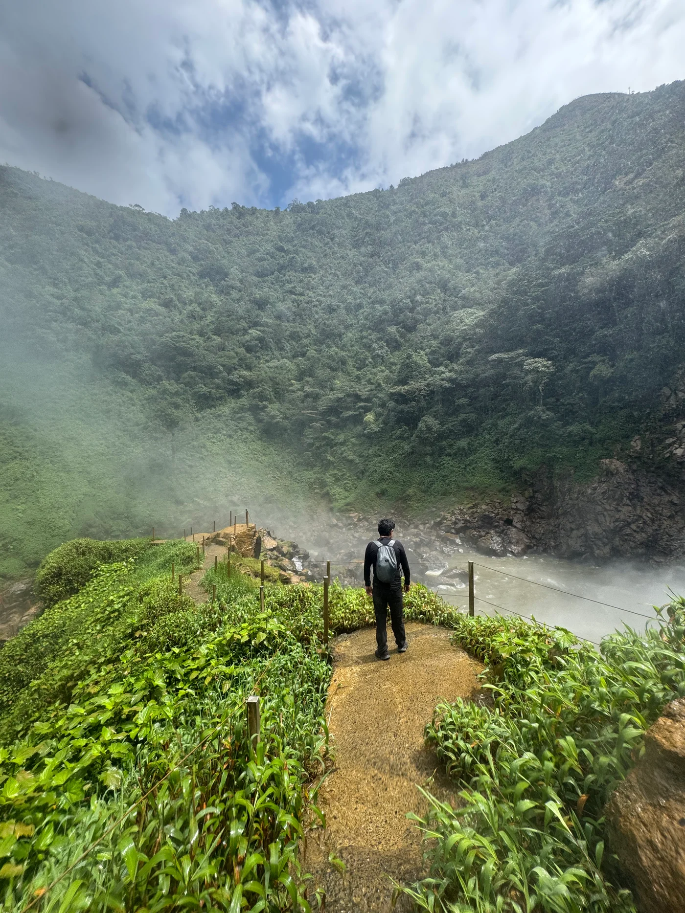 Sendero de montaña hacia el Salto del Buey